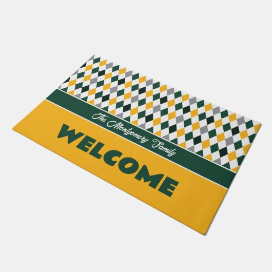 緑と金ゴールドの学校の色のパタアーガイルーン ドアマット (アングル)