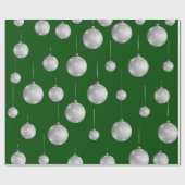 緑と銀のクリスマス装飾パターン ラッピングペーパー (フラット)