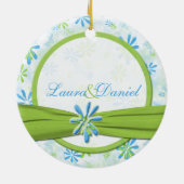 緑と青のフローラ初めてのクリスマスオーナメント セラミックオーナメント (裏面)