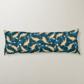 緑と黄色の繰り返しモチーフ |コイ魚の柄 ボディピロー (裏面)