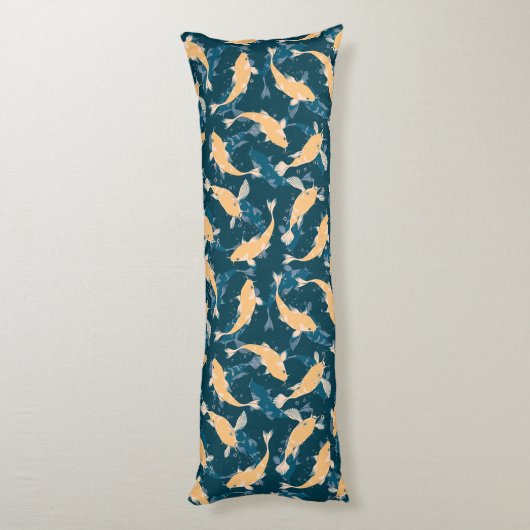 緑と黄色の繰り返しモチーフ |コイ魚の柄 ボディピロー (裏面 (縦))