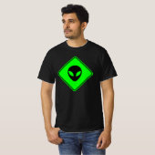 緑と黒のエイリアンXINGゾーン Tシャツ (正面フル)