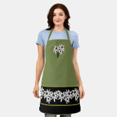 緑と黒のエーデルワイス花大人エプロン エプロン (着用した状態)