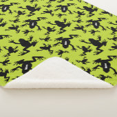 緑と黒のカエルのパターンの子供 シェルパブランケット (3/4)