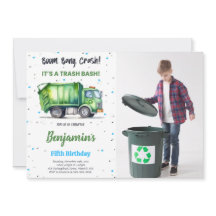 緑と黒のゴミのトラックの写真