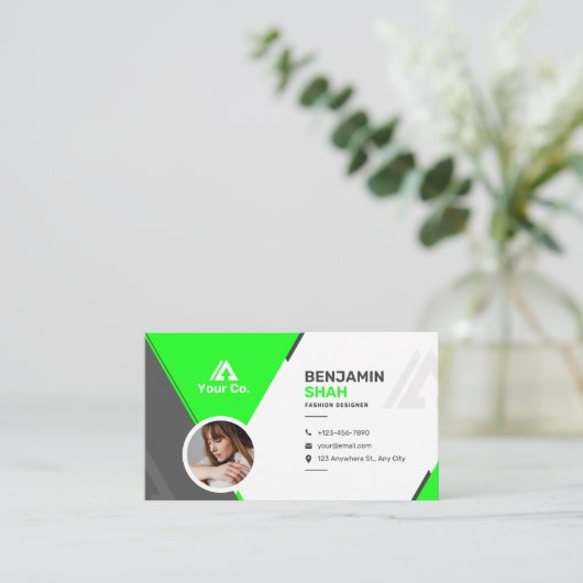 緑と黒のプロフェッショナルプレーン名刺 名刺 (スタンド正面)