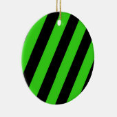 緑と黒の対角線のストライプパターン セラミックオーナメント (右)