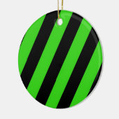 緑と黒の対角線のストライプパターン セラミックオーナメント (左)