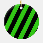 緑と黒の対角線のストライプパターン セラミックオーナメント (裏面)
