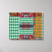 緑と黒の模様で、中央に木がある キャンバスプリント (正面)