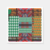 緑と黒の模様で、中央に木がある スタンダードカクテルナプキン (正面)