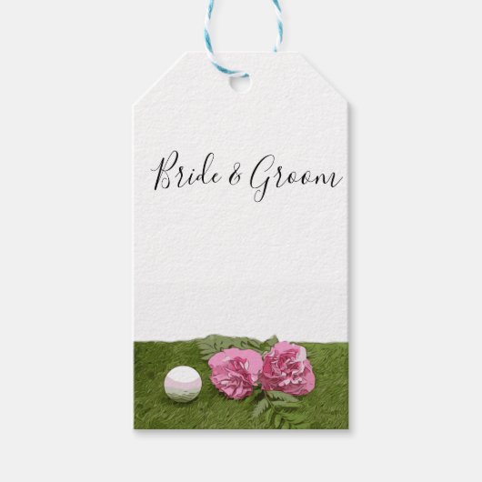 緑にピンクのカーネーションの花を付けたゴルフボール ギフトタグ (正面)