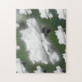 緑にフェード、白いバラのデジタルコラージュ ジグソーパズル (縦)