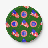 緑に浮かぶ愛国的なアメリカ国旗の模様 ペーパープレート (正面)