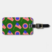 緑に浮かぶ愛国的なアメリカ国旗の模様 ラゲッジタグ (正面横)