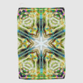 緑に熟成した魚の輝く砂質感万華鏡のように千変万化するパターン ゴルフタオル (正面)