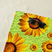 緑に美しい黄色い花抽象芸術 ビーチタオル (インサイチュ)