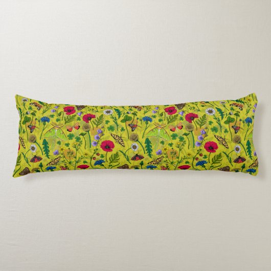 緑に野生の花と蛾 ボディピロー (正面)