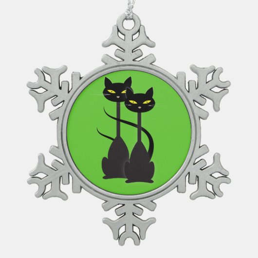 緑に長い首を持つ黒猫たち スノーフレークピューターオーナメント (正面)