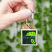 緑のかわいいカメレオン キーホルダー (手)