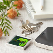 緑のかわいいカメレオン キーホルダー (側面)