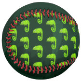 緑のかわいいカメレオン ソフトボール (正面左)