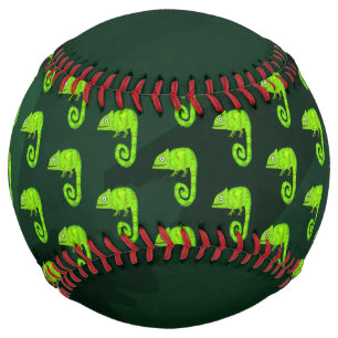 緑のかわいいカメレオン ソフトボール