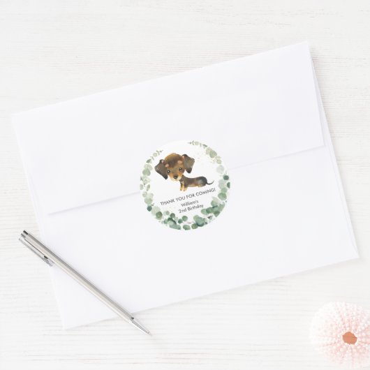 緑のかわいいダックシュント子犬の誕生日のお願い ラウンドシール (封筒)