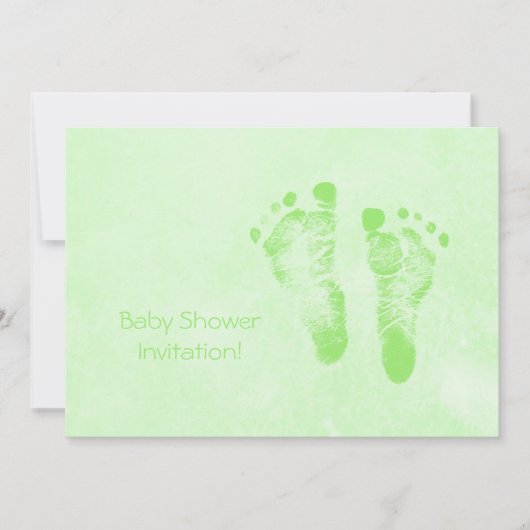緑のかわいいベビーシャワーの新生児の足跡 招待状 (正面)