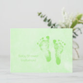 緑のかわいいベビーシャワーの新生児の足跡 招待状 (スタンド正面)