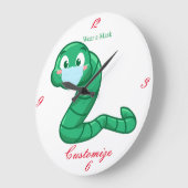 緑のかわいいワームThunder_Cove ラージ壁時計 (傾斜)