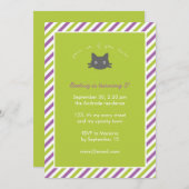 緑のかわいい黒猫はハロウィンの誕生日をからかいます 招待状 (正面/裏面)