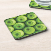 緑のりんごが付いているパターン コースター (左側)