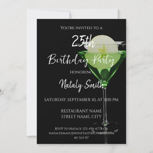 緑のアップルティーニカクテルとスライスされたリンゴ 招待状 (正面)
