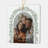 緑のアーチスクリプトモダンフォトクリスマス セラミックオーナメント (左)