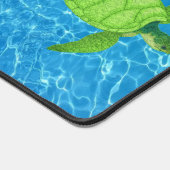 緑のウミガメのターコイズ水背景 デスクマット (コーナー)