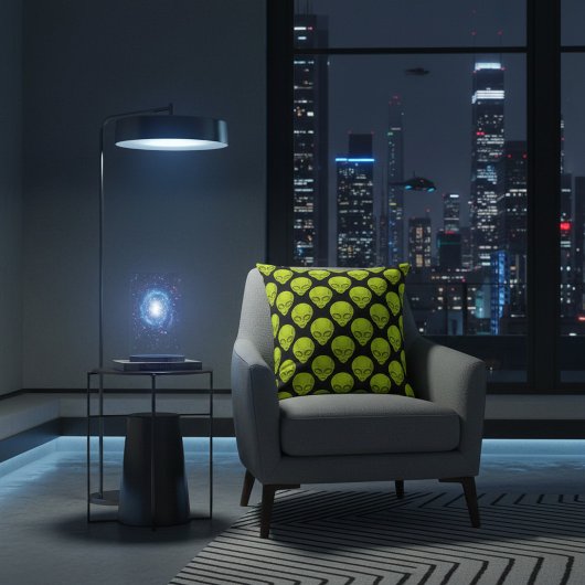 緑のエイリアン頭付き黒枕 クッション