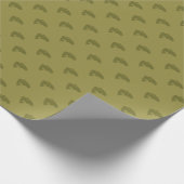 緑のオオクチバスの魚|色の背景 ラッピングペーパー (角)