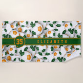 緑のオレンジ色の子供サッカーチームの色カスタム付けギフト ビーチタオル (正面)