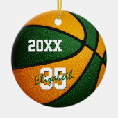 緑のオレンジ色の男の子の子守備表示バスケットボール セラミックオーナメント (正面)