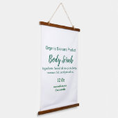 緑のオーガニック自然体スクラブバターに名前を追加 吊り下げ型タペストリー (傾斜あり)