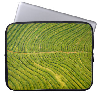 緑のオープンフィールドの空中表示 ラップトップスリーブ