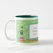 緑のクリスマスのキャンディ・ケーンの小妖精や小人の2写真フレーム ツートーンマグカップ (左)