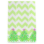 緑のクリスマスツリーパーソナライズなシェブロン ミディアムペーパーバッグ (裏面)