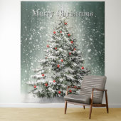 緑のクリスマスツリー カラフルなオーナメント 白い雪 タペストリー (インサイチュ)