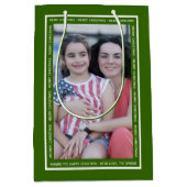 緑のクリスマスホリデーフォトを作成する ミディアムペーパーバッグ (正面)