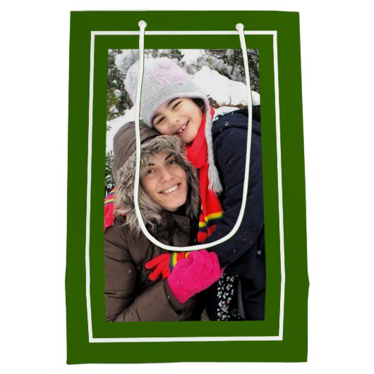 緑のクリスマスホリデーフォトを作成する ミディアムペーパーバッグ (裏面)