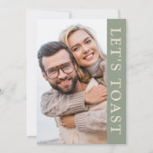 緑のクリーム フォトエンゲージメントパーティーのお祝い 招待状 (正面)