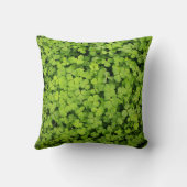 緑のクローバー分野の枕 クッション (裏面)