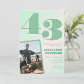 緑のグラデーション 43歳の誕生日招待状 少年 写真 招待状 (スタンド正面)